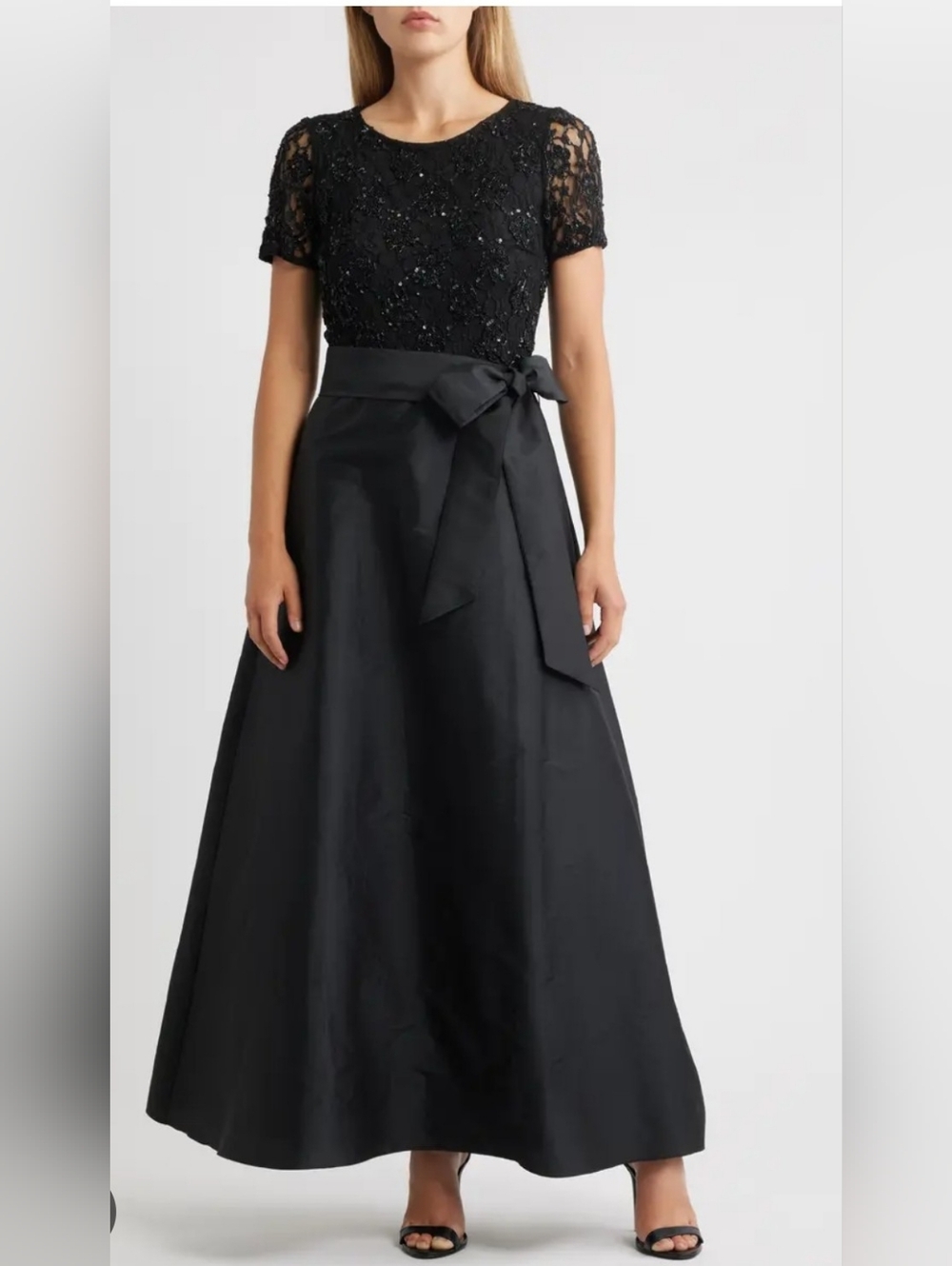 HomeLace & Taffeta Gown Pisarro Nights.